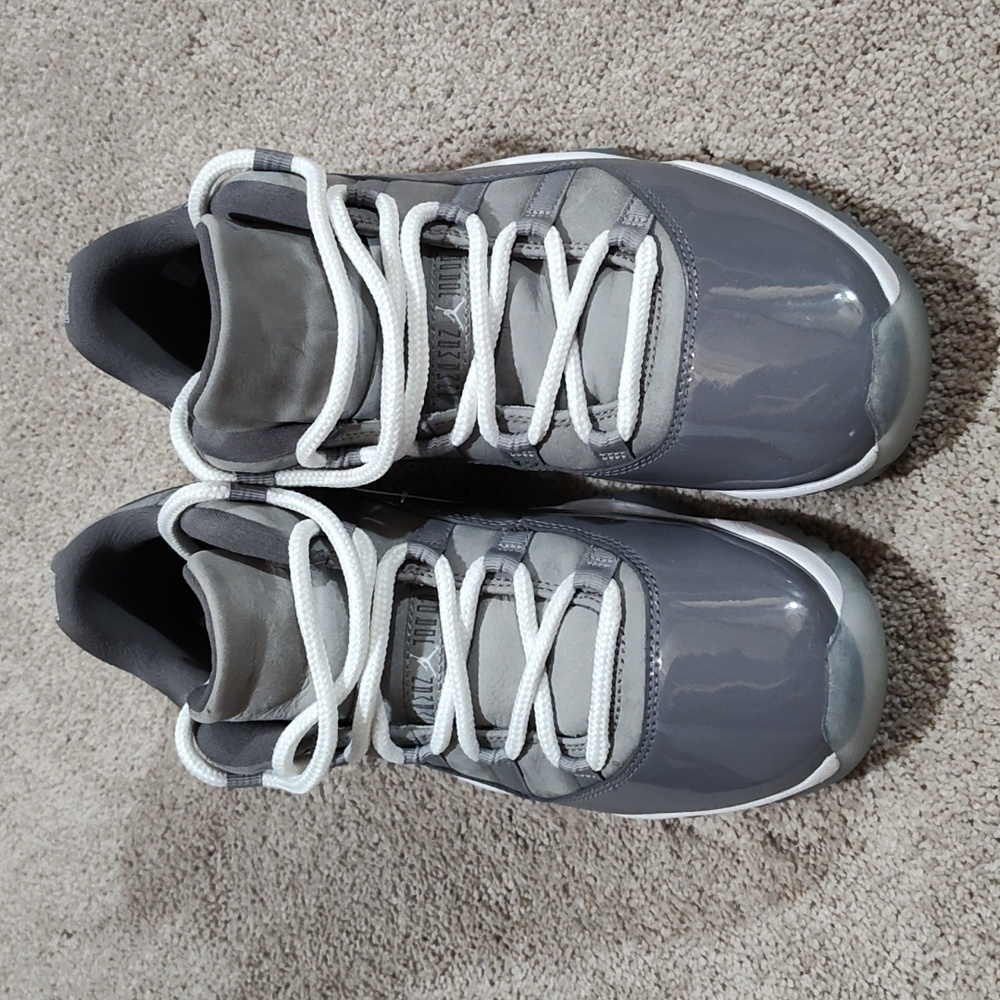 Jordan 11 low cool grey size 10.5